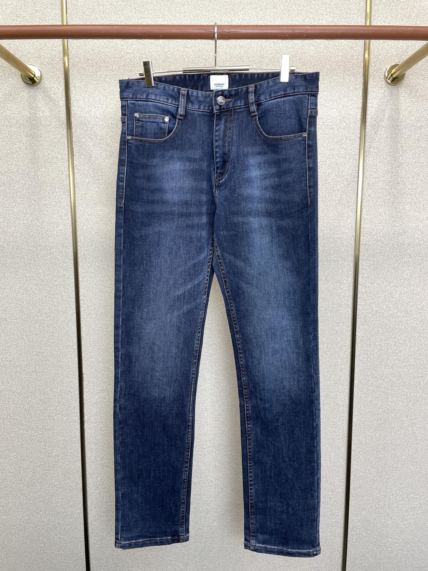 Burberry巴宝莉💥砸锅卖铁都要上的新款新款休闲牛仔裤👖高端版本 专柜定制面料 透气舒适度高，细节无可挑剔，品牌元素