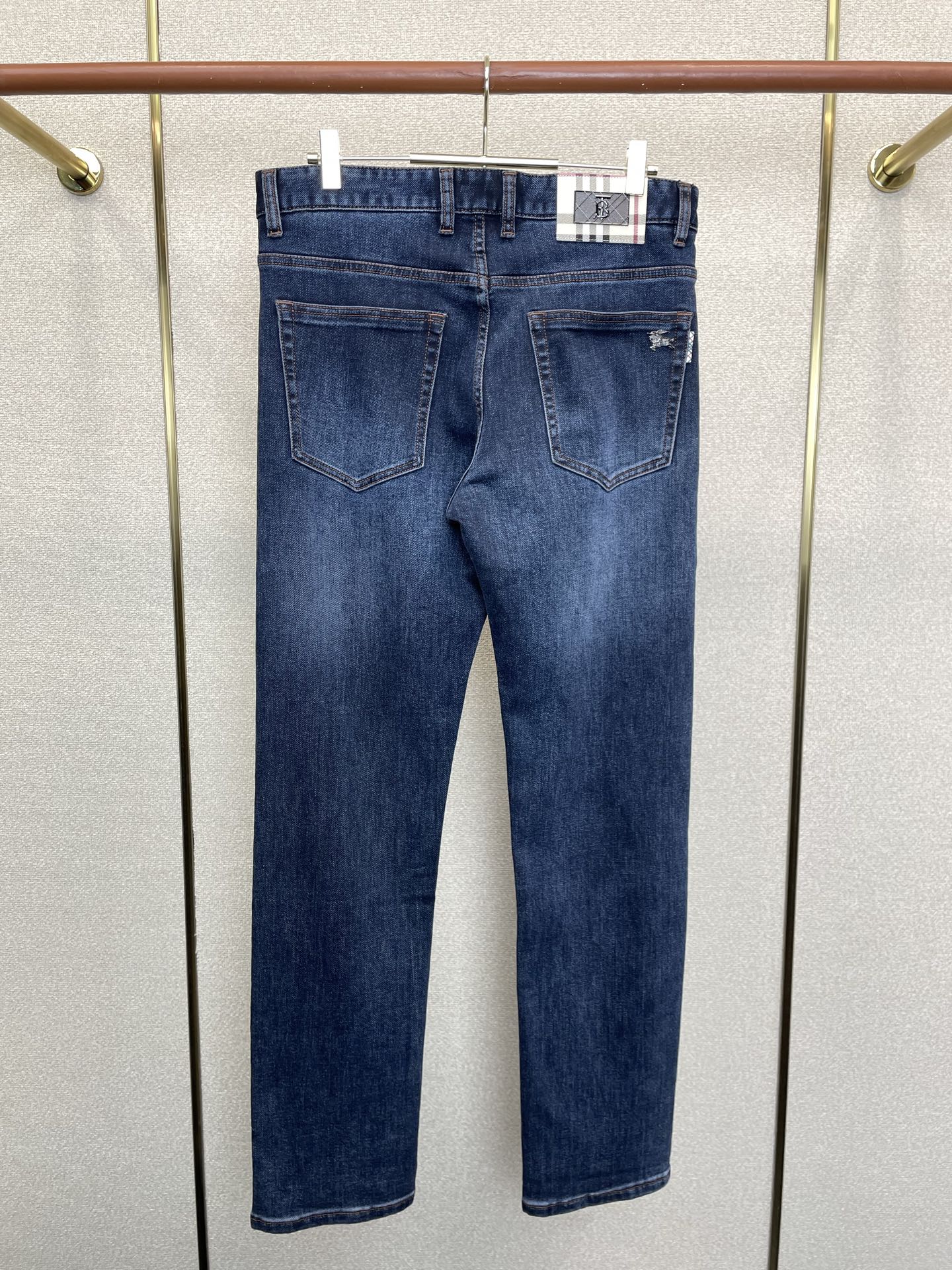 Burberry巴宝莉💥砸锅卖铁都要上的新款新款休闲牛仔裤👖高端版本 专柜定制面料 透气舒适度高，细节无可挑剔，品牌元素