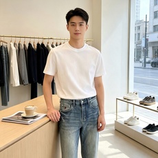 Moncler蒙口💥砸锅卖铁都要上的新款新款休闲牛仔裤👖高端版本 专柜定制面料 透气舒适度高,细节无可挑剔,品牌元素设计 Moncler蒙口💥砸锅卖铁都要上的新款新款休闲牛仔裤👖高端版本 专柜定制面料 透气舒适度高,细节无可挑剔,品牌元素设计