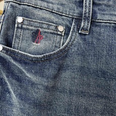 Moncler蒙口💥砸锅卖铁都要上的新款新款休闲牛仔裤👖高端版本 专柜定制面料 透气舒适度高,细节无可挑剔,品牌元素设计 Moncler蒙口💥砸锅卖铁都要上的新款新款休闲牛仔裤👖高端版本 专柜定制面料 透气舒适度高,细节无可挑剔,品牌元素设计