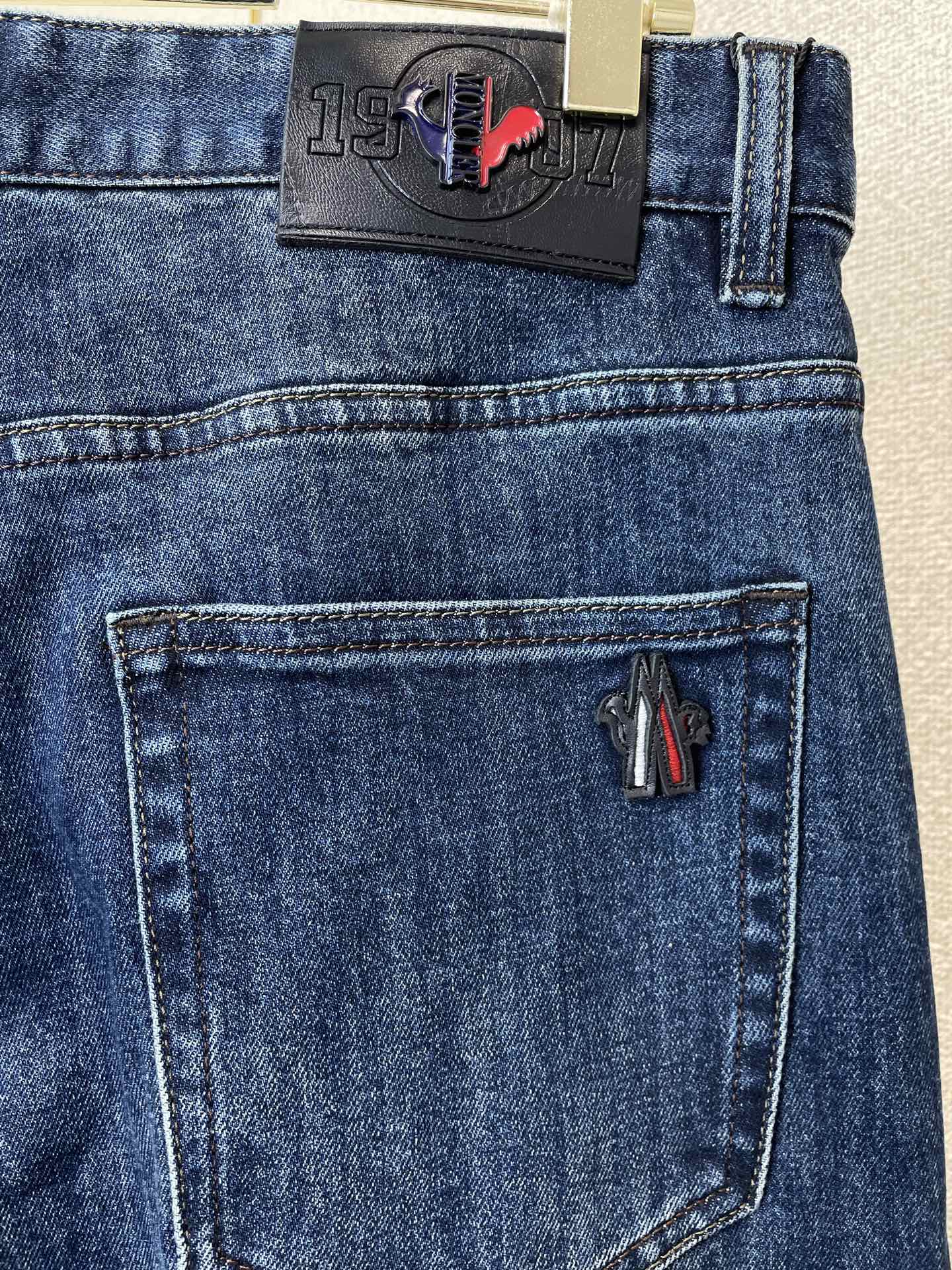 Moncler蒙口💥砸锅卖铁都要上的新款新款休闲牛仔裤👖高端版本 专柜定制面料 透气舒适度高，细节无可挑剔，品牌元素设计