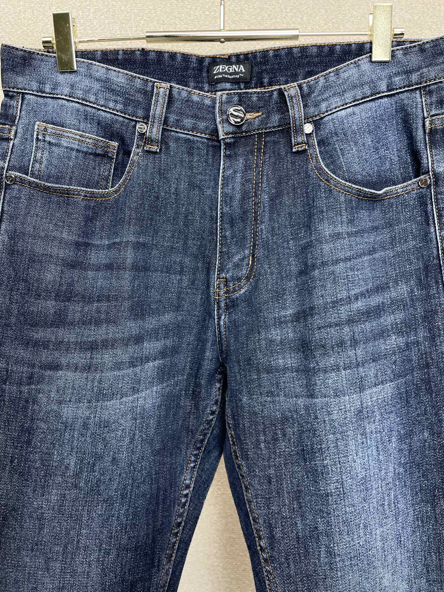 ZEGNA杰尼亚💥砸锅卖铁都要上的新款新款休闲牛仔裤👖高端版本 专柜定制面料 透气舒适度高，细节无可挑剔，品牌元素设计理