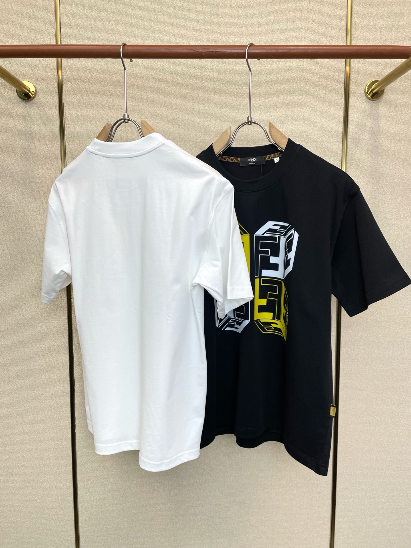 FENDI芬迪💥砸锅卖铁都要上的新款新款原单男士休闲短袖 高端定制 高端版本 时尚百搭爆款⚠️⚠️✨✨进口面料 手感超柔
