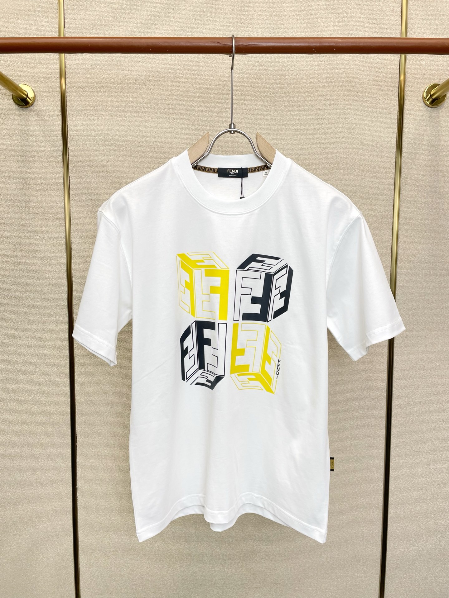 FENDI芬迪💥砸锅卖铁都要上的新款新款原单男士休闲短袖 高端定制 高端版本 时尚百搭爆款⚠️⚠️✨✨进口面料 手感超柔