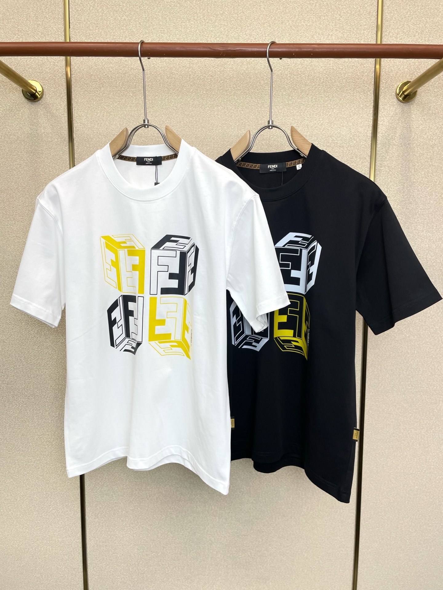 FENDI芬迪💥砸锅卖铁都要上的新款新款原单男士休闲短袖 高端定制 高端版本 时尚百搭爆款⚠️⚠️✨✨进口面料 手感超柔