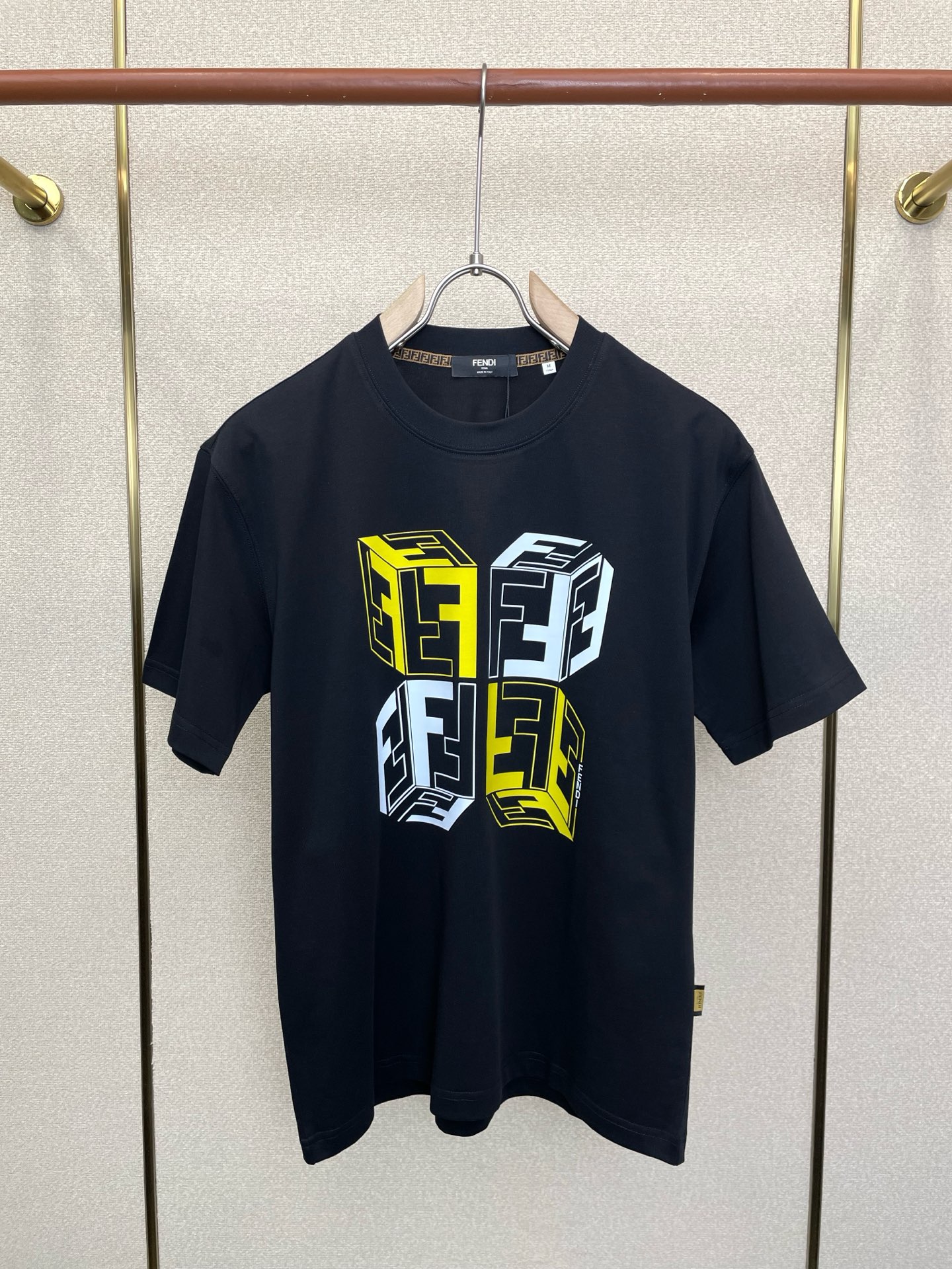 FENDI芬迪💥砸锅卖铁都要上的新款新款原单男士休闲短袖 高端定制 高端版本 时尚百搭爆款⚠️⚠️✨✨进口面料 手感超柔