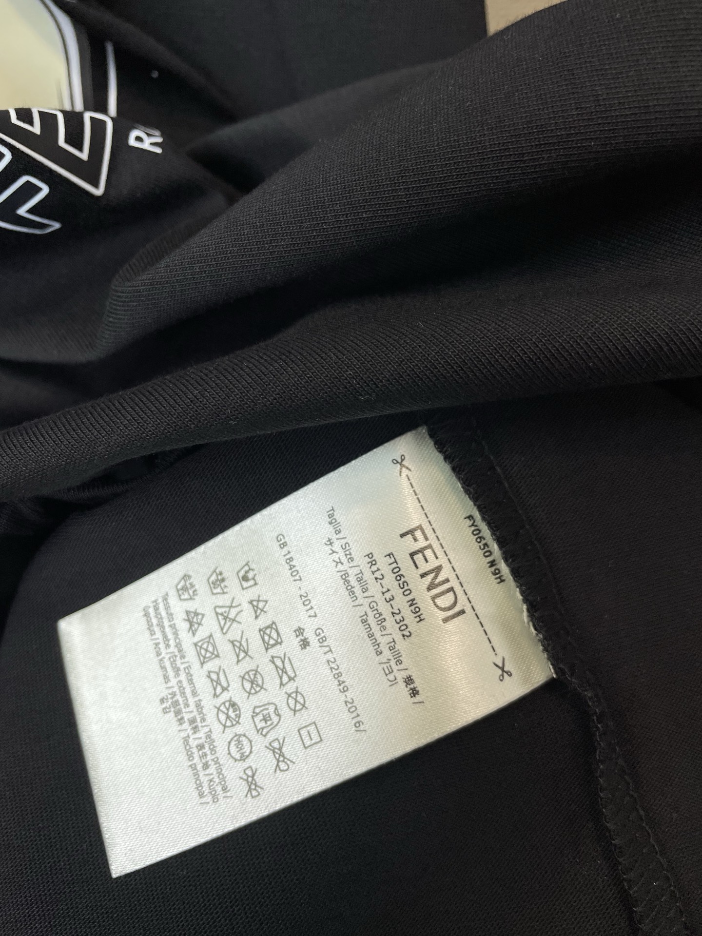 FENDI芬迪💥砸锅卖铁都要上的新款新款原单男士休闲短袖 高端定制 高端版本 时尚百搭爆款⚠️⚠️✨✨进口面料 手感超柔