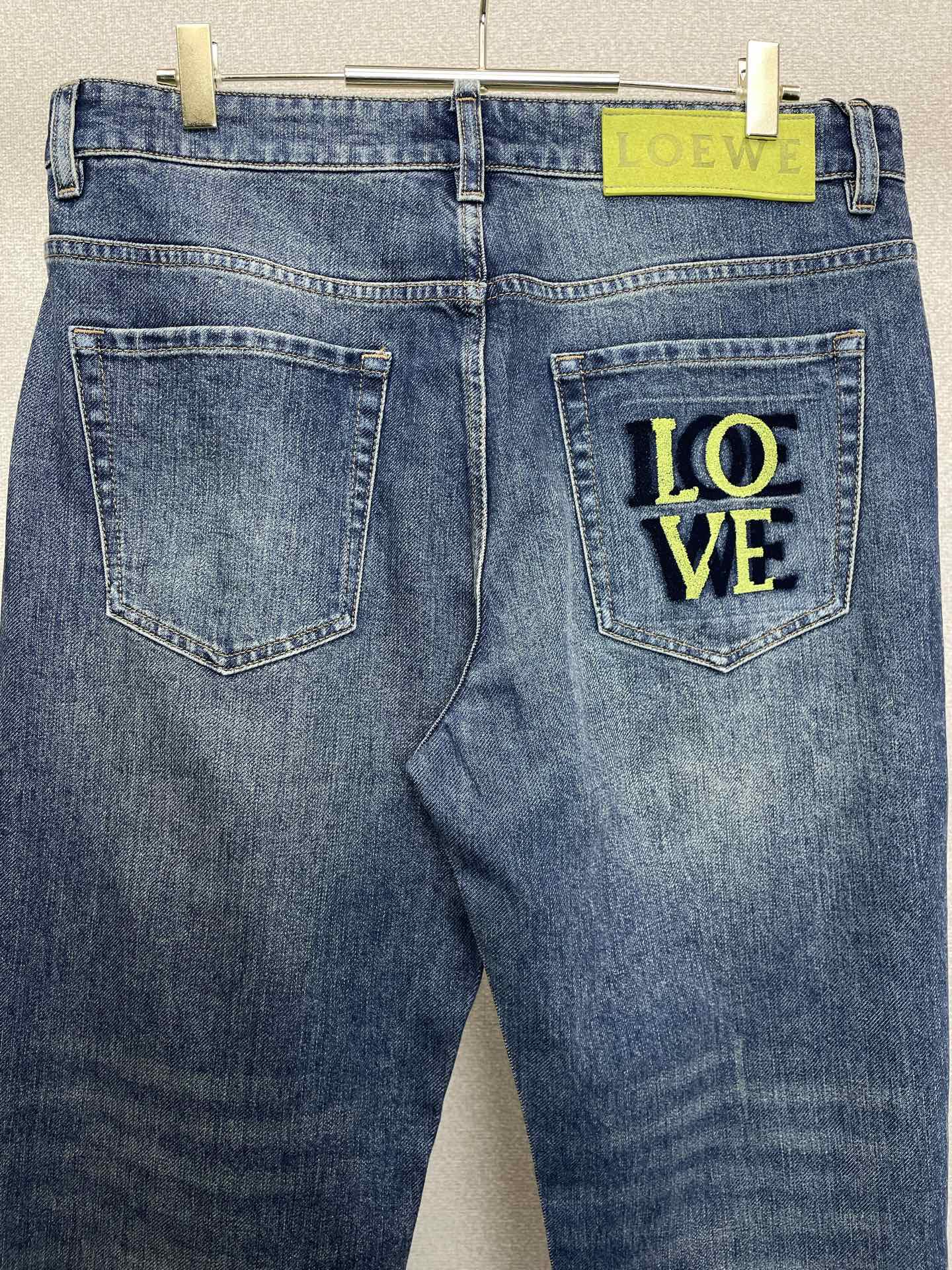 LOEWE罗意威💥砸锅卖铁都要上的新款新款休闲牛仔裤👖高端版本！专柜定制面料 透气舒适度高，细节无可挑剔，品牌元素设计理