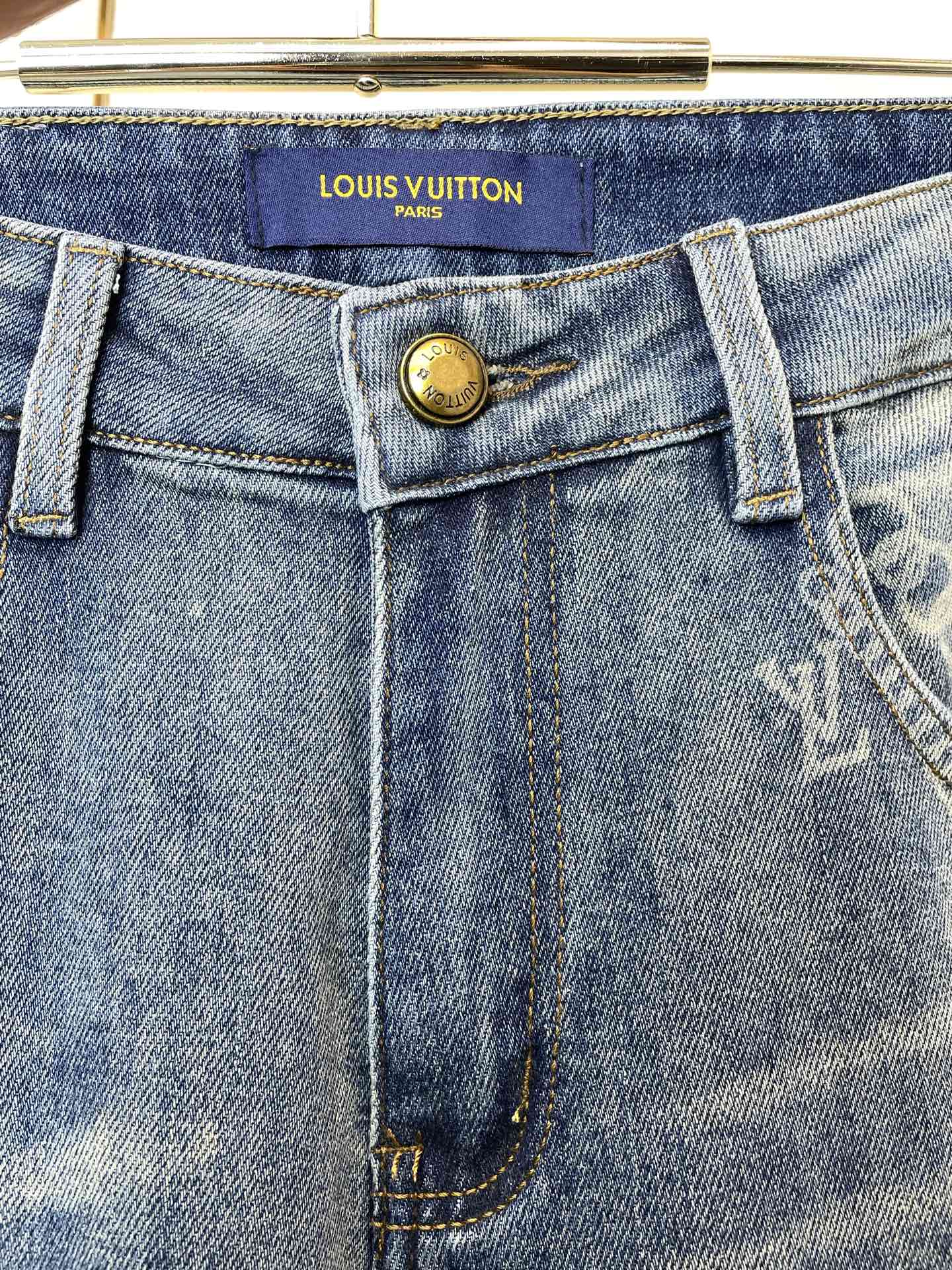Louis Vuitton路易威登💥砸锅卖铁都要上的新款新款休闲牛仔裤👖高端版本！专柜定制面料 透气舒适度高，细节无可挑