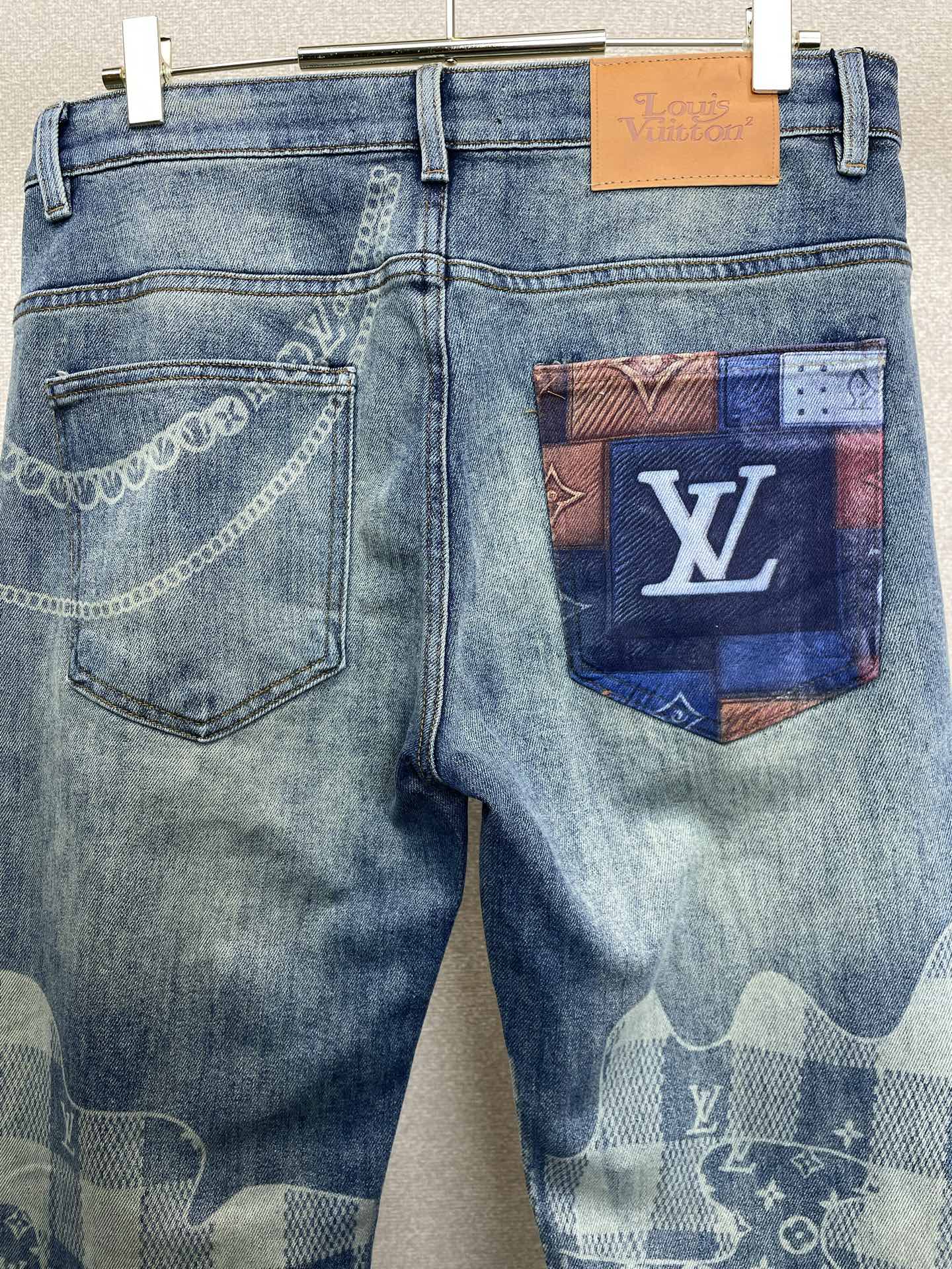 Louis Vuitton路易威登💥砸锅卖铁都要上的新款新款休闲牛仔裤👖高端版本！专柜定制面料 透气舒适度高，细节无可挑
