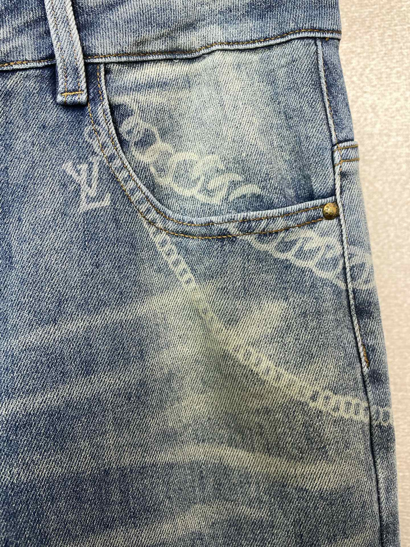 Louis Vuitton路易威登💥砸锅卖铁都要上的新款新款休闲牛仔裤👖高端版本！专柜定制面料 透气舒适度高，细节无可挑
