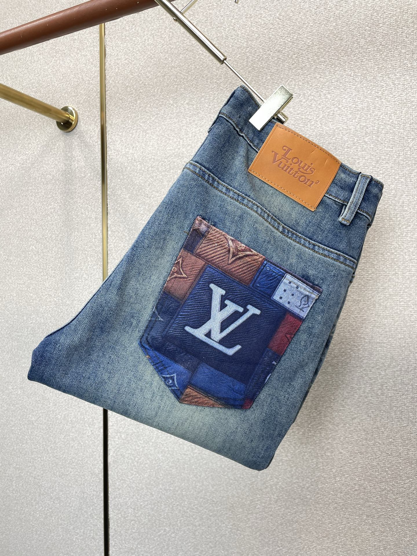 Louis Vuitton路易威登💥砸锅卖铁都要上的新款新款休闲牛仔裤👖高端版本！专柜定制面料 透气舒适度高，细节无可挑