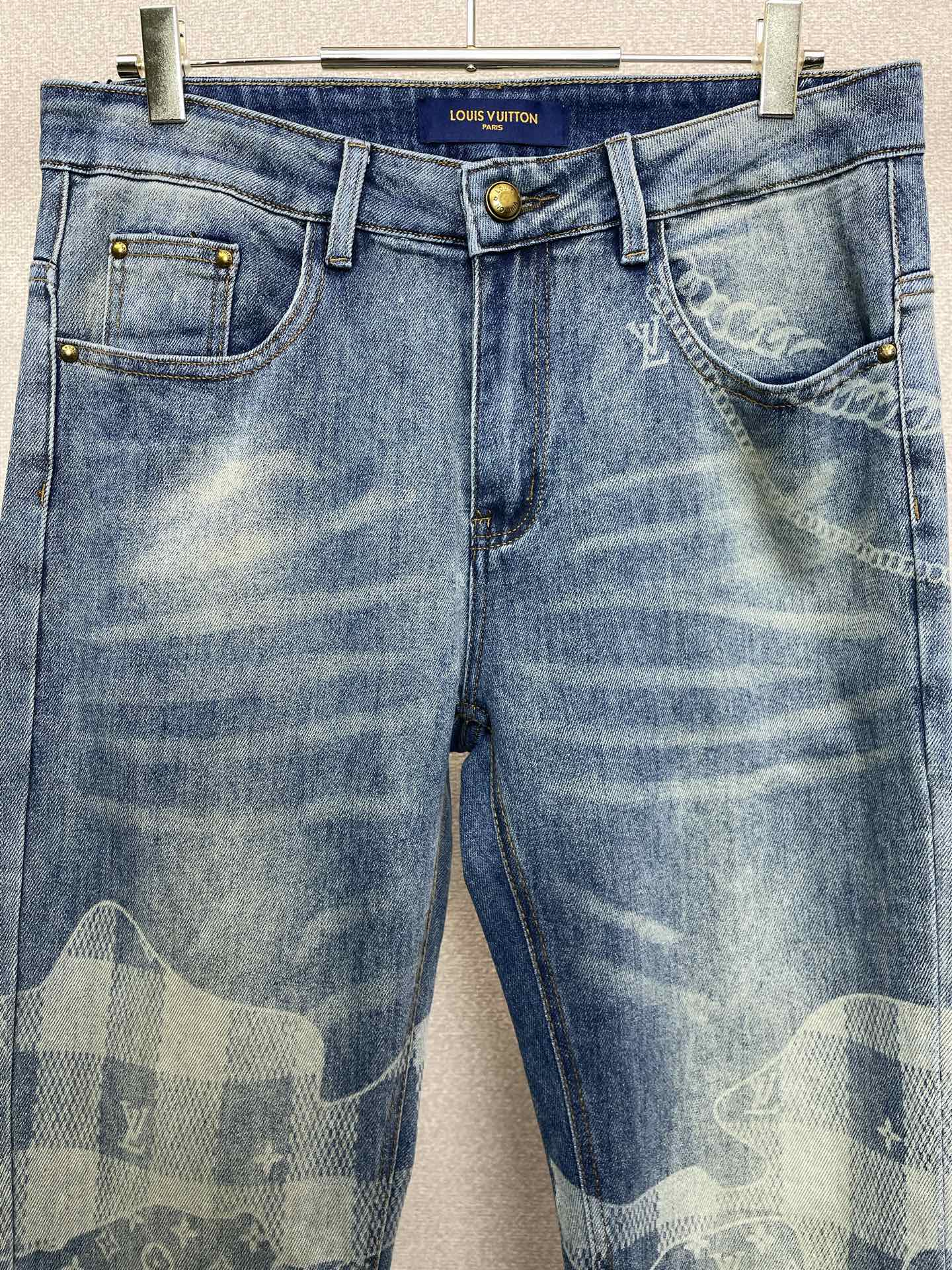 Louis Vuitton路易威登💥砸锅卖铁都要上的新款新款休闲牛仔裤👖高端版本！专柜定制面料 透气舒适度高，细节无可挑