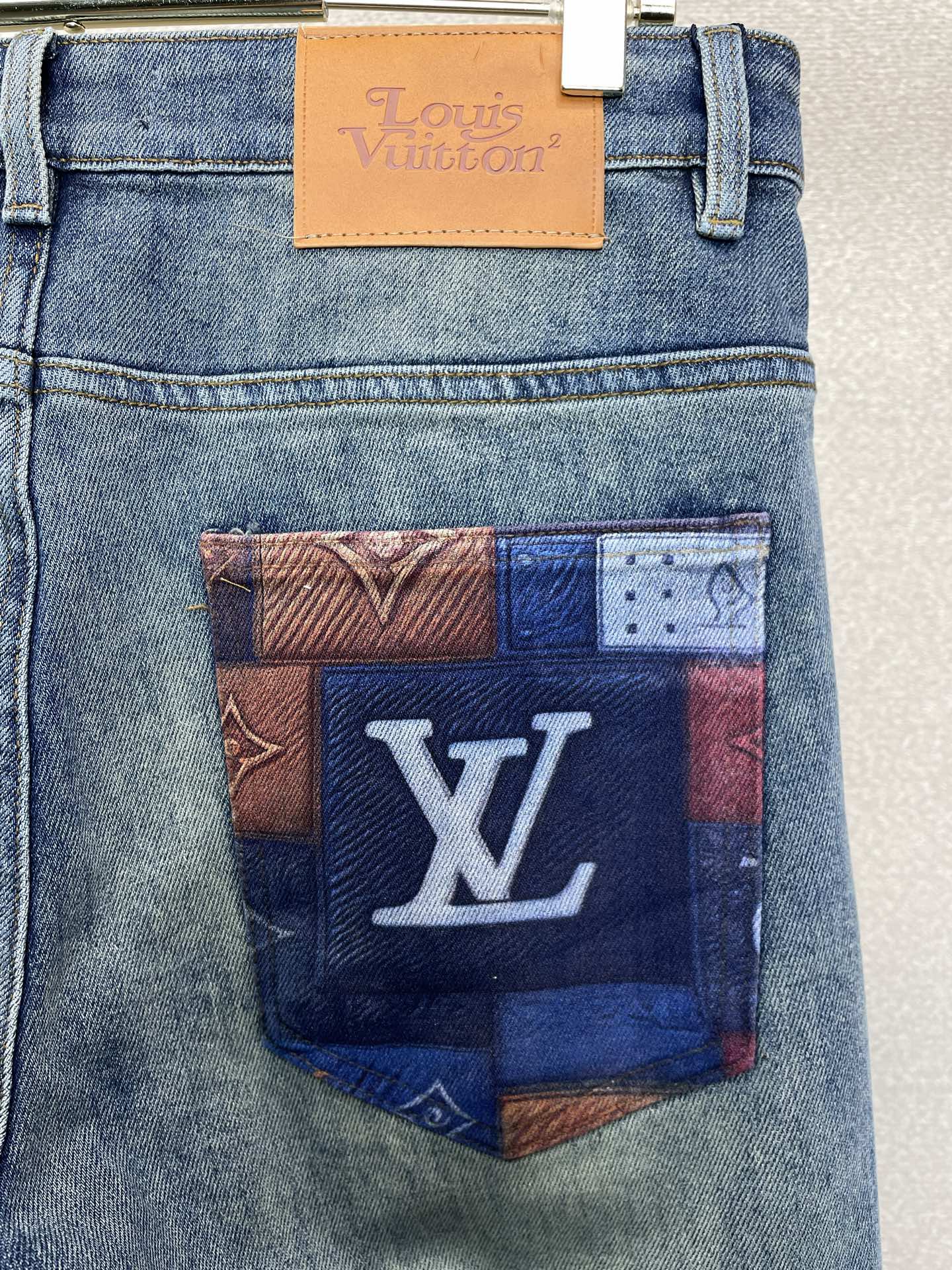 Louis Vuitton路易威登💥砸锅卖铁都要上的新款新款休闲牛仔裤👖高端版本！专柜定制面料 透气舒适度高，细节无可挑