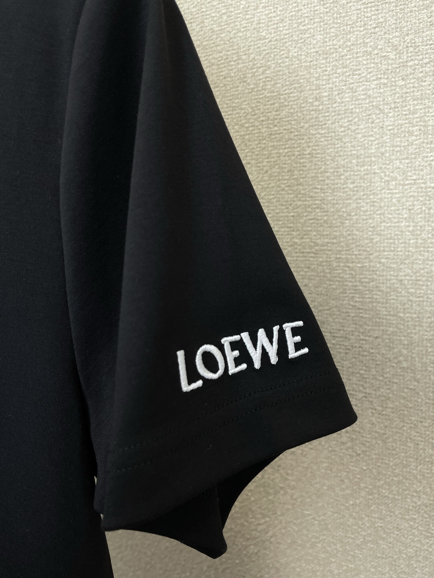 LOEWE罗意威💥砸锅卖铁都要上的新款新款原单男士休闲短袖 高端定制 高端版本 时尚百搭爆款⚠️⚠️✨✨进口面料 手感超