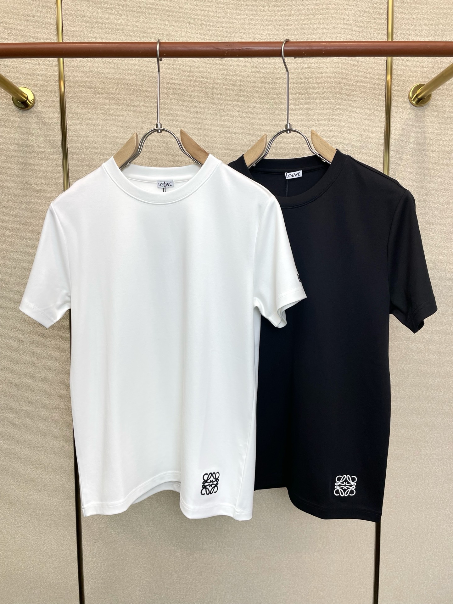 LOEWE罗意威💥砸锅卖铁都要上的新款新款原单男士休闲短袖 高端定制 高端版本 时尚百搭爆款⚠️⚠️✨✨进口面料 手感超
