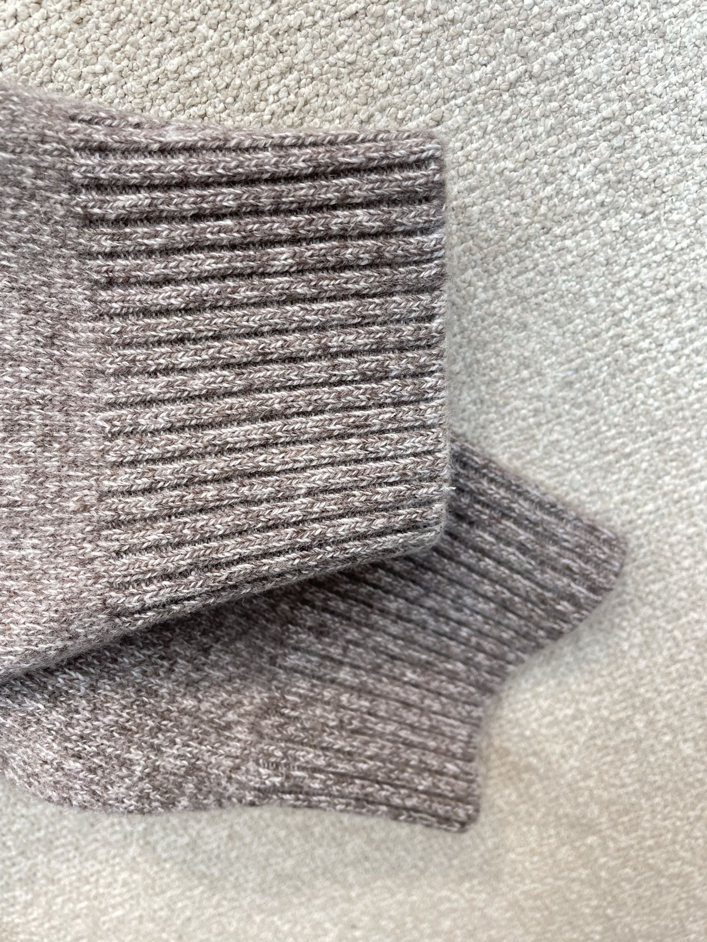Loro Piana-Loro Piana诺悠翩雅💥砸锅卖铁都要上的新款最新时尚毛衣衫 经典设计感与颜值爆棚的外套,百分 Loro Piana-Loro Piana诺悠翩雅💥砸锅卖铁都要上的新款最新时尚毛衣衫 经典设计感与颜值爆棚的外套,百分