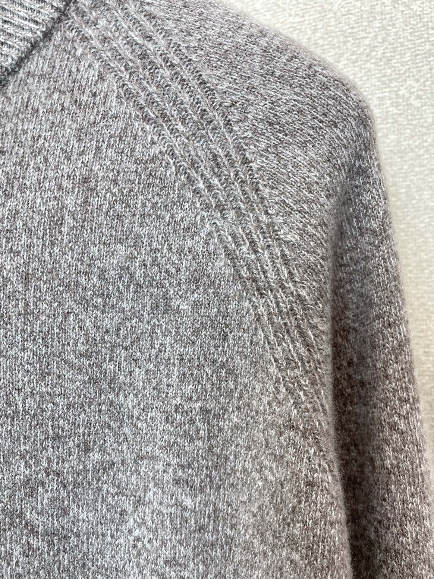 Loro Piana-Loro Piana诺悠翩雅💥砸锅卖铁都要上的新款最新时尚毛衣衫 经典设计感与颜值爆棚的外套,百分 Loro Piana-Loro Piana诺悠翩雅💥砸锅卖铁都要上的新款最新时尚毛衣衫 经典设计感与颜值爆棚的外套,百分