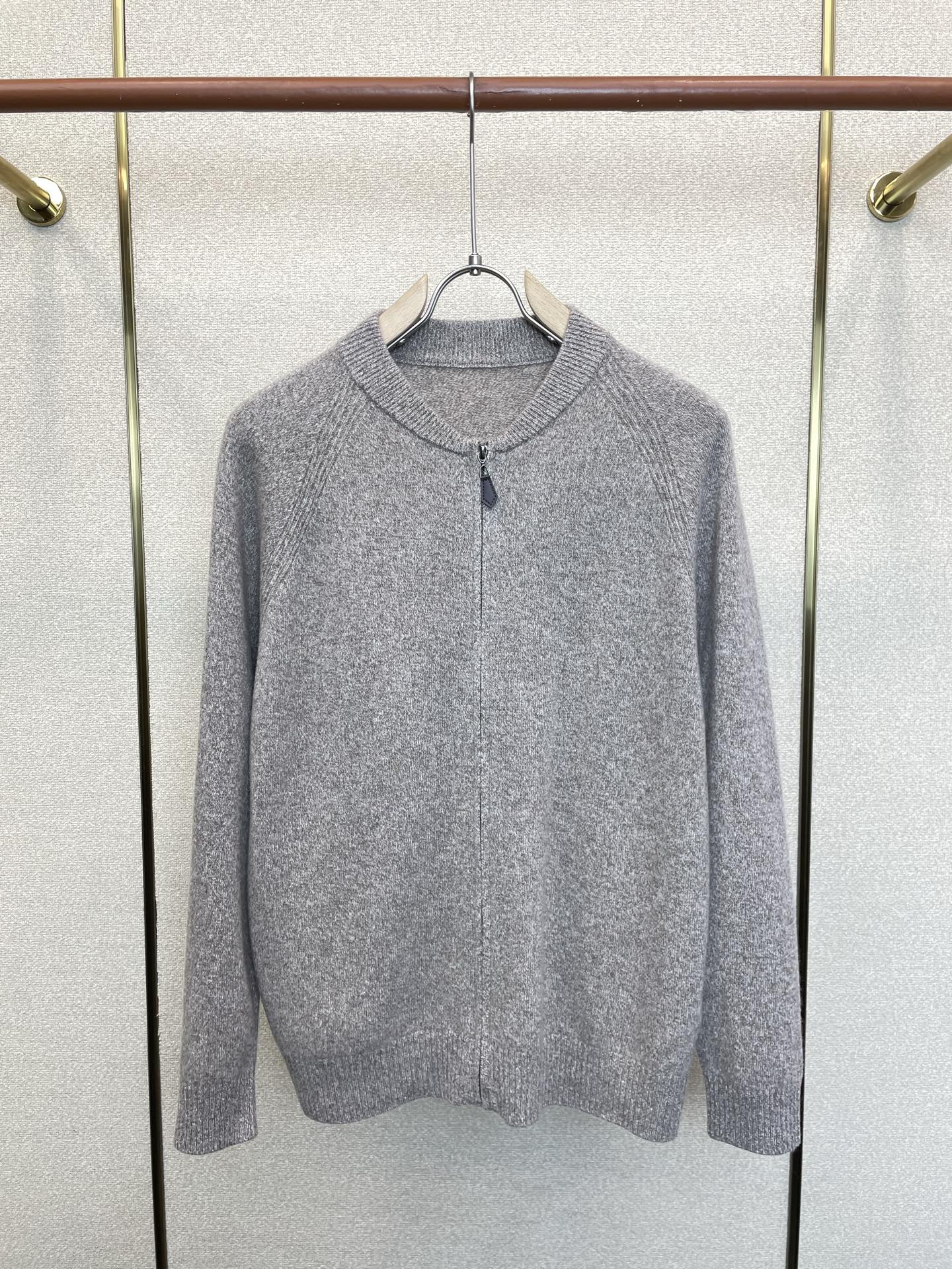 Loro Piana-Loro Piana诺悠翩雅💥砸锅卖铁都要上的新款最新时尚毛衣衫 经典设计感与颜值爆棚的外套,百分 Loro Piana-Loro Piana诺悠翩雅💥砸锅卖铁都要上的新款最新时尚毛衣衫 经典设计感与颜值爆棚的外套,百分