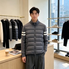 羽绒服-Thom Browne汤姆布朗💥砸锅卖铁都要上的新款新款原单男士休闲立领针织拼接羽绒服 高端定制 高端版本 时尚 羽绒服-Thom Browne汤姆布朗💥砸锅卖铁都要上的新款新款原单男士休闲立领针织拼接羽绒服 高端定制 高端版本 时尚