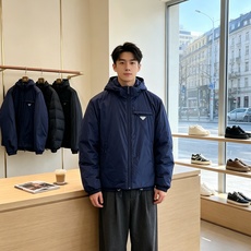 羽绒服- Prada普拉达💥砸锅卖铁都要上的新款新款原单男士休闲连帽羽绒服 高端定制 高端版本 时尚百搭爆款⚠️⚠️✨✨ 羽绒服- Prada普拉达💥砸锅卖铁都要上的新款新款原单男士休闲连帽羽绒服 高端定制 高端版本 时尚百搭爆款⚠️⚠️✨✨