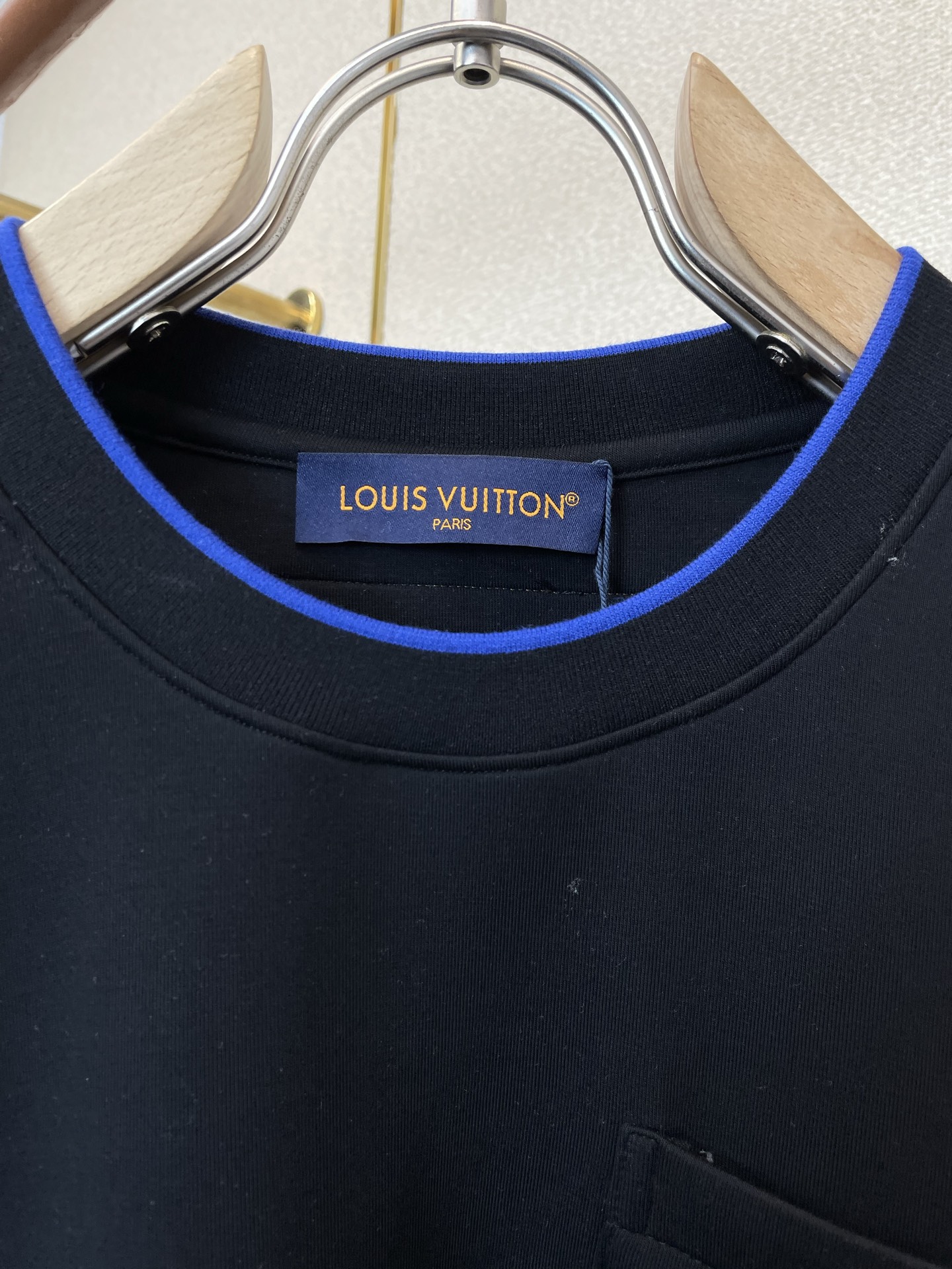 Louis Vuitton路易威登💥砸锅卖铁都要上的新款新款原单男士休闲短袖 高端定制 高端版本 时尚百搭爆款⚠️⚠️✨