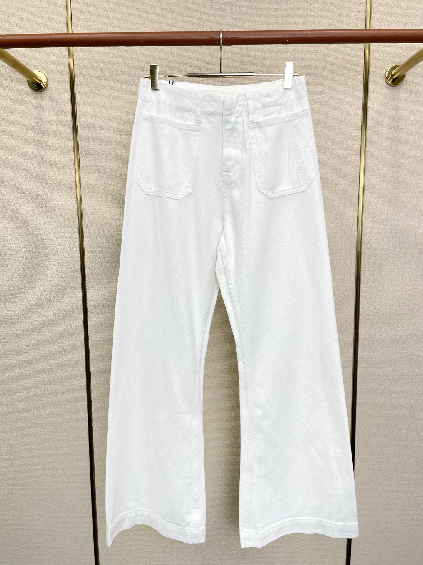 CELINE赛琳👚砸锅卖铁都要上的新款👚新款女装休闲牛仔微喇裤👖高端版本！独特设计 专柜定制面料 透气舒适度高，细节无可