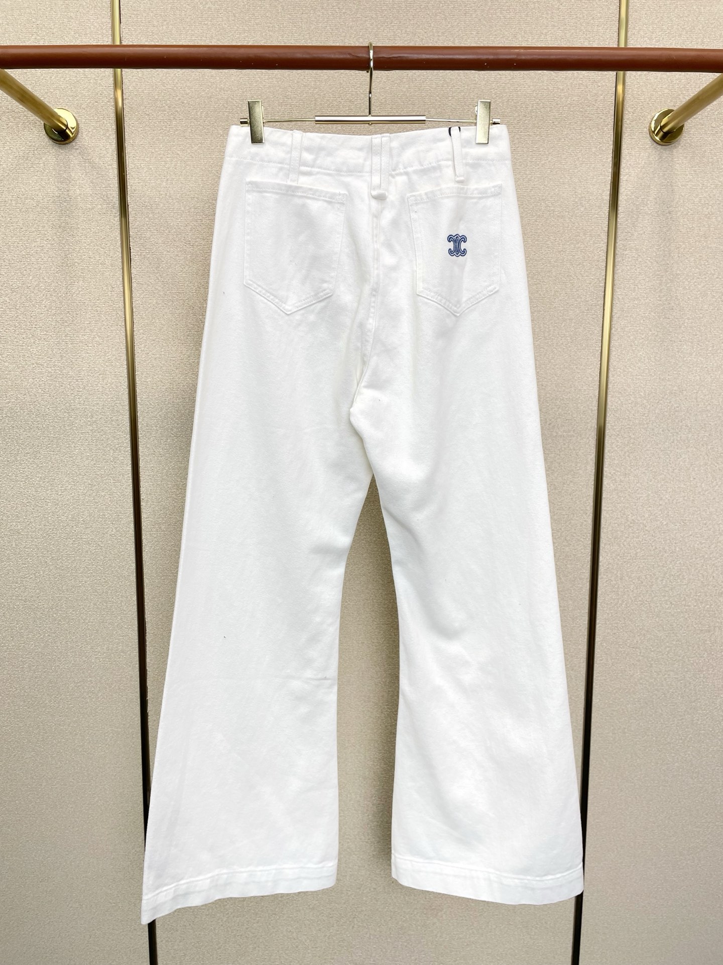 CELINE赛琳👚砸锅卖铁都要上的新款👚新款女装休闲牛仔微喇裤👖高端版本！独特设计 专柜定制面料 透气舒适度高，细节无可