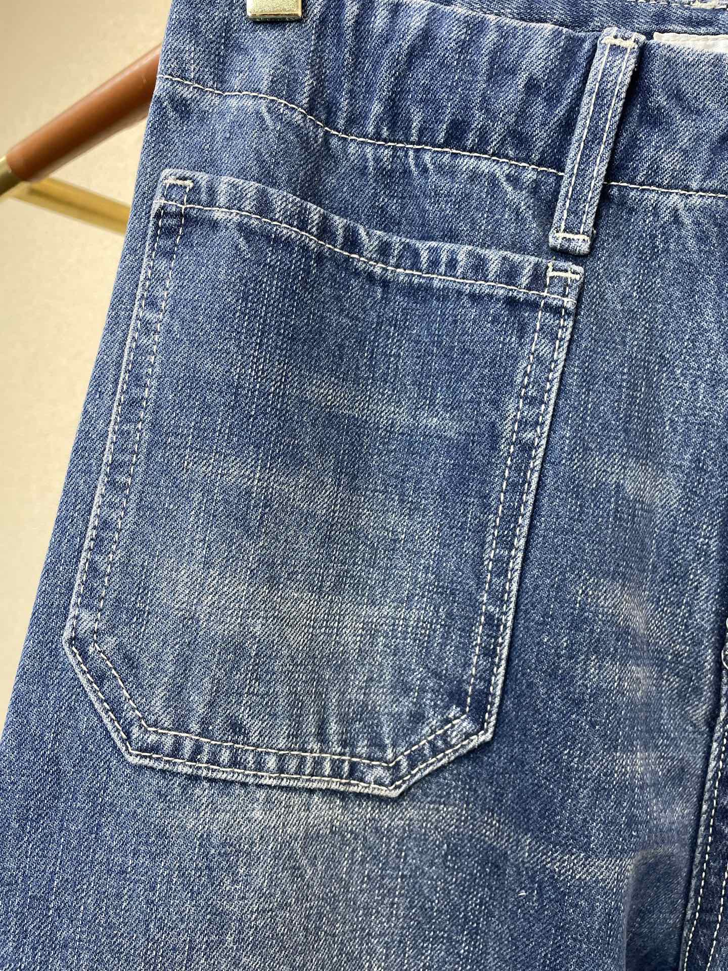 CELINE赛琳👚砸锅卖铁都要上的新款👚新款女装休闲牛仔微喇裤👖高端版本！独特设计 专柜定制面料 透气舒适度高，细节无可