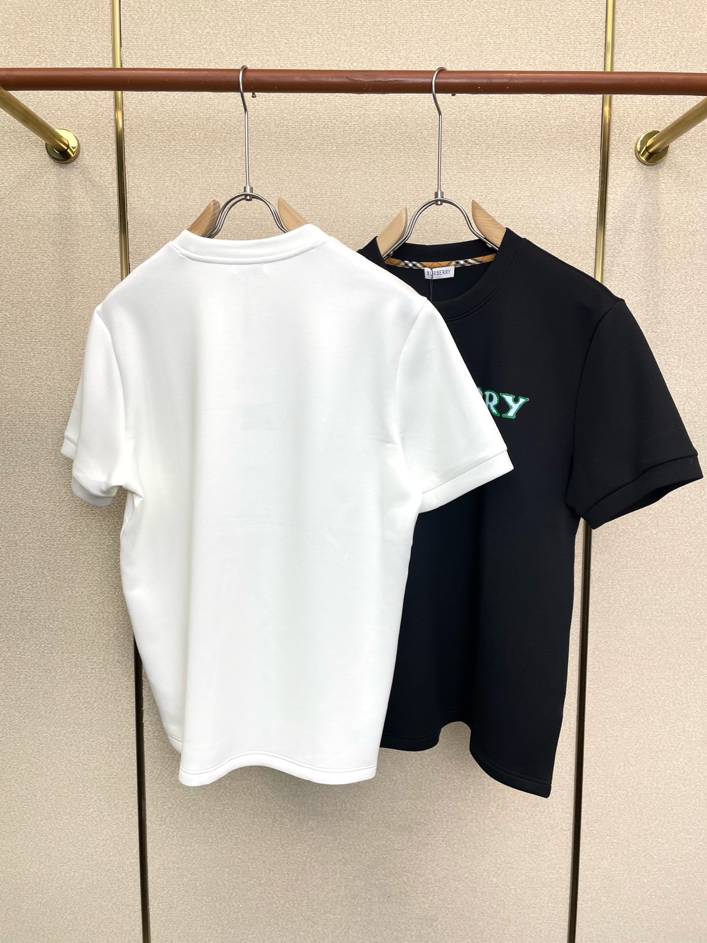 Burberry巴宝莉💥砸锅卖铁都要上的新款新款原单男士休闲短袖 高端定制 高端版本 时尚百搭爆款⚠️⚠️✨✨进口面料 