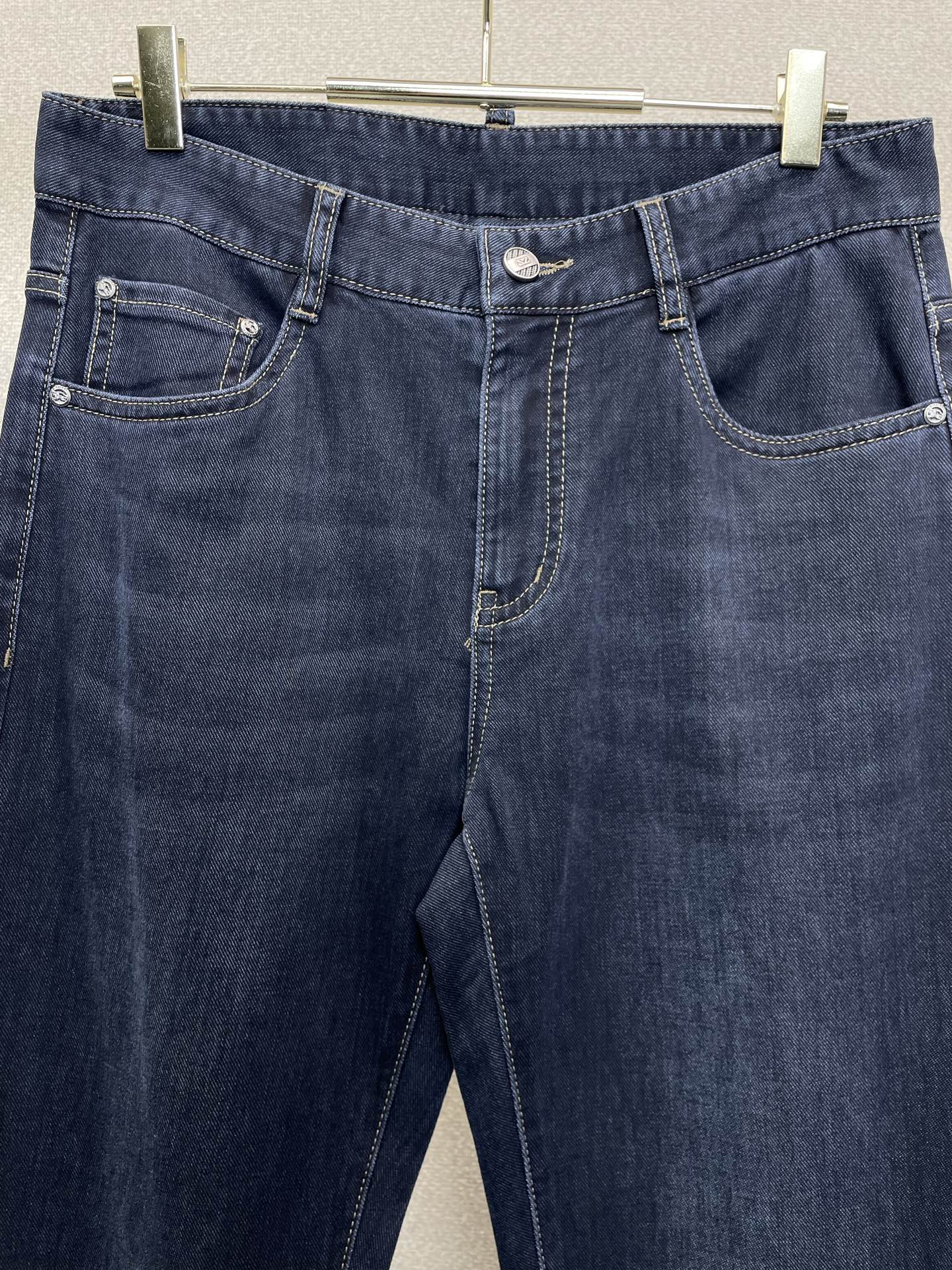 Burberry巴宝莉💥独家专供新款休闲牛仔裤👖高端版本 专柜定制面料 透气舒适度高，细节无可挑剔，品牌元素设计理念，体
