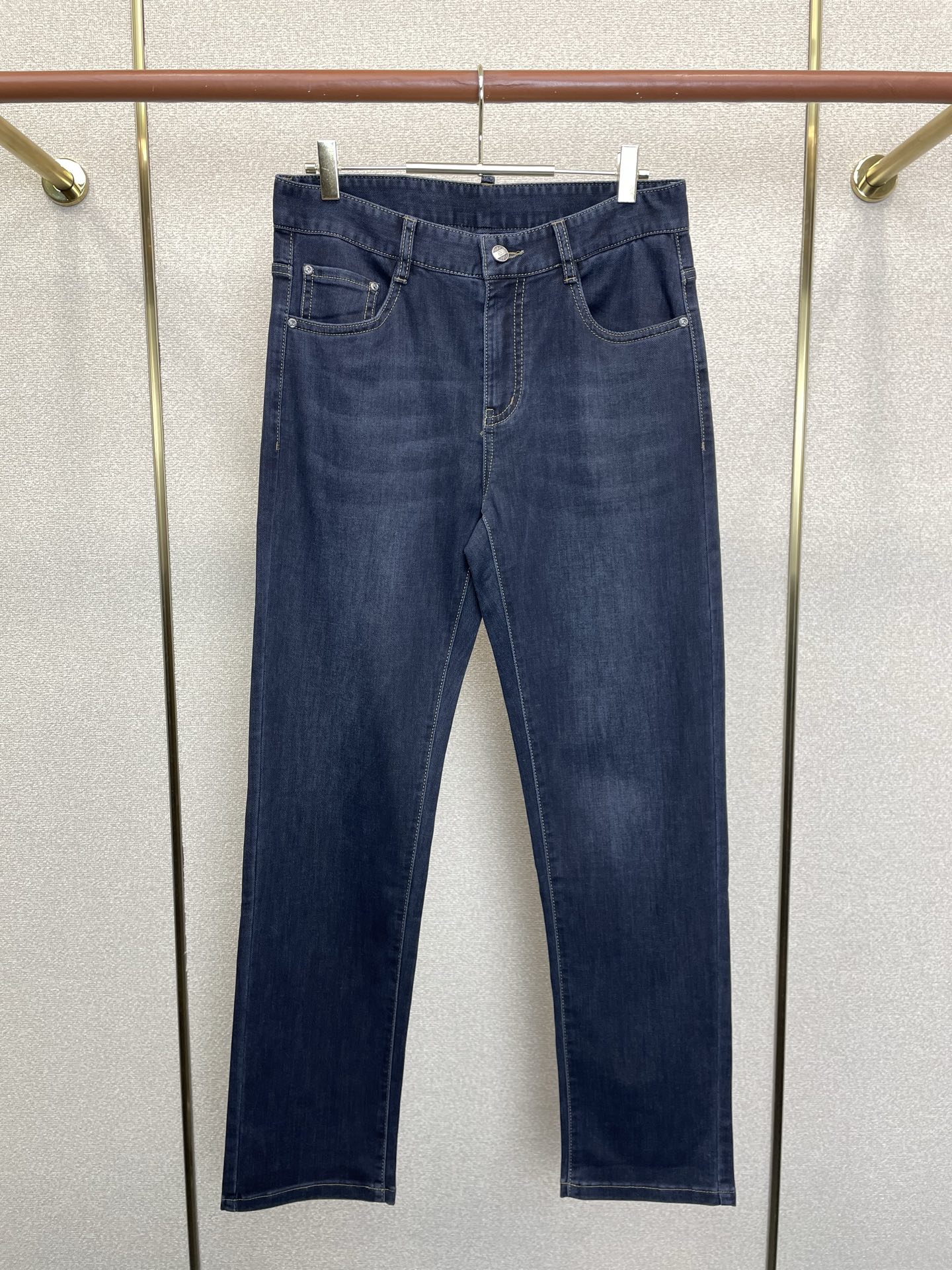 Burberry巴宝莉💥独家专供新款休闲牛仔裤👖高端版本 专柜定制面料 透气舒适度高，细节无可挑剔，品牌元素设计理念，体