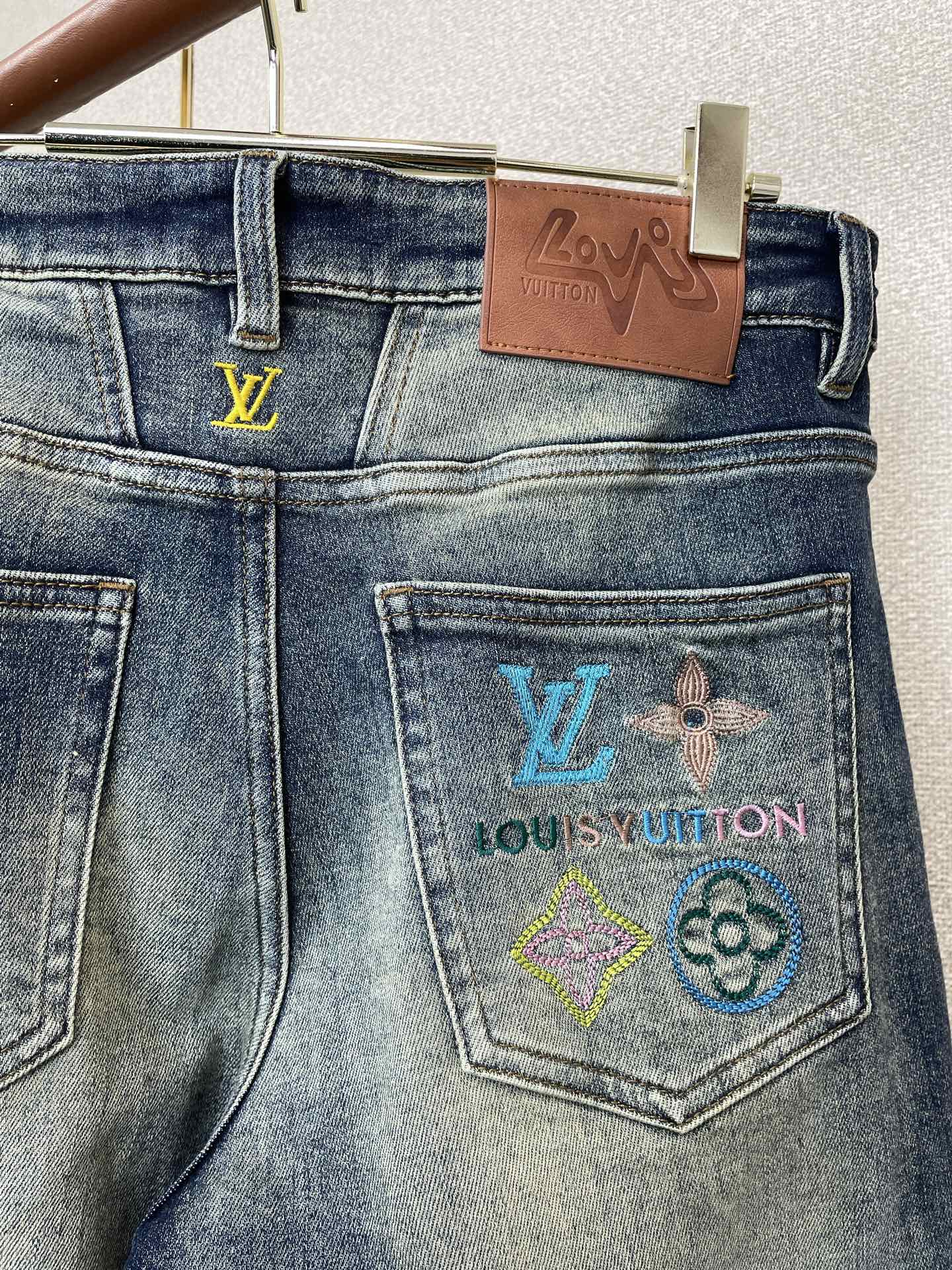 Louis Vuitton路易威登💥独家专供新款休闲牛仔裤👖高端版本 专柜定制面料 透气舒适度高，细节无可挑剔，品牌元素