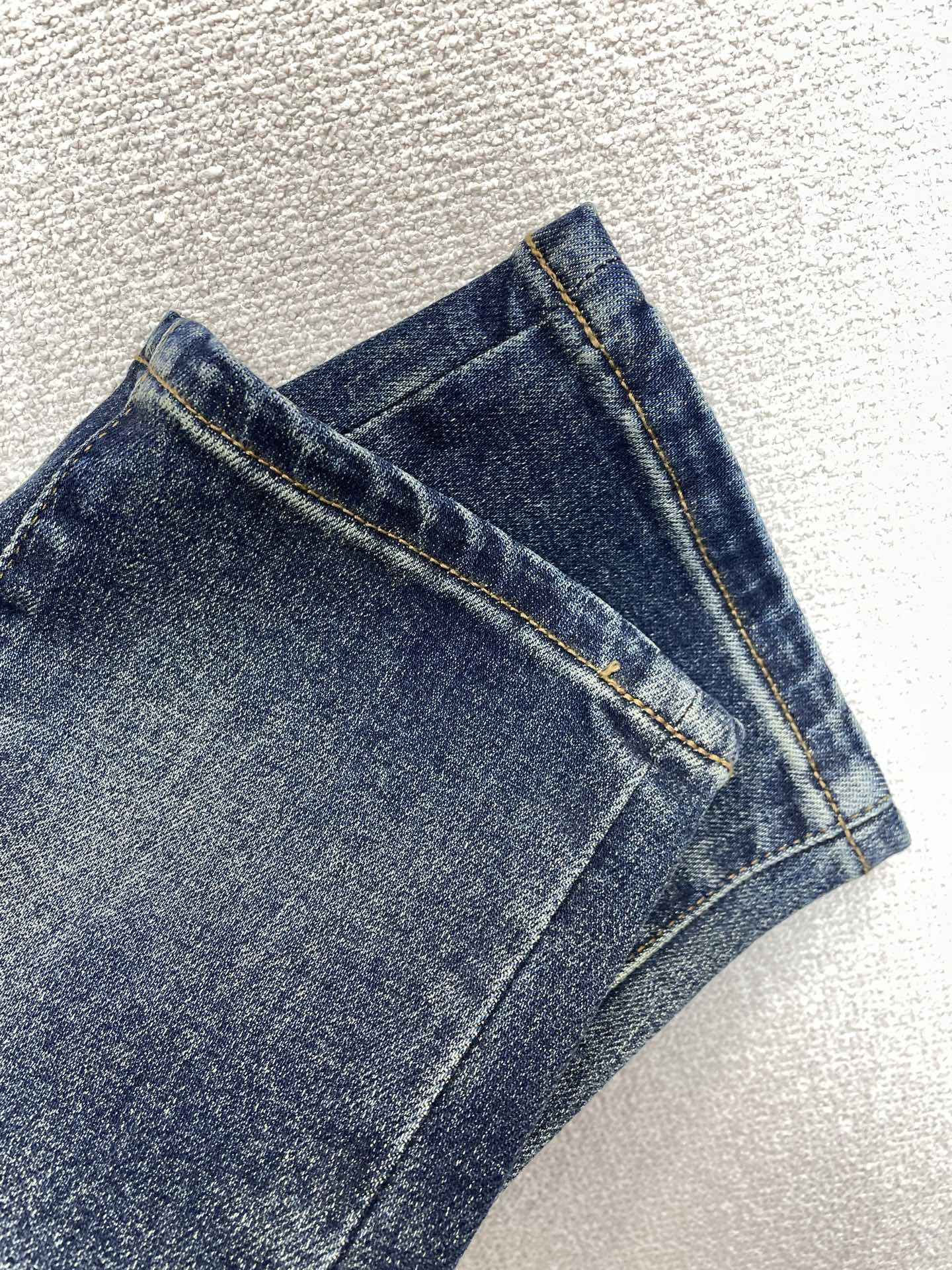 Louis Vuitton路易威登💥独家专供新款休闲牛仔裤👖高端版本 专柜定制面料 透气舒适度高，细节无可挑剔，品牌元素