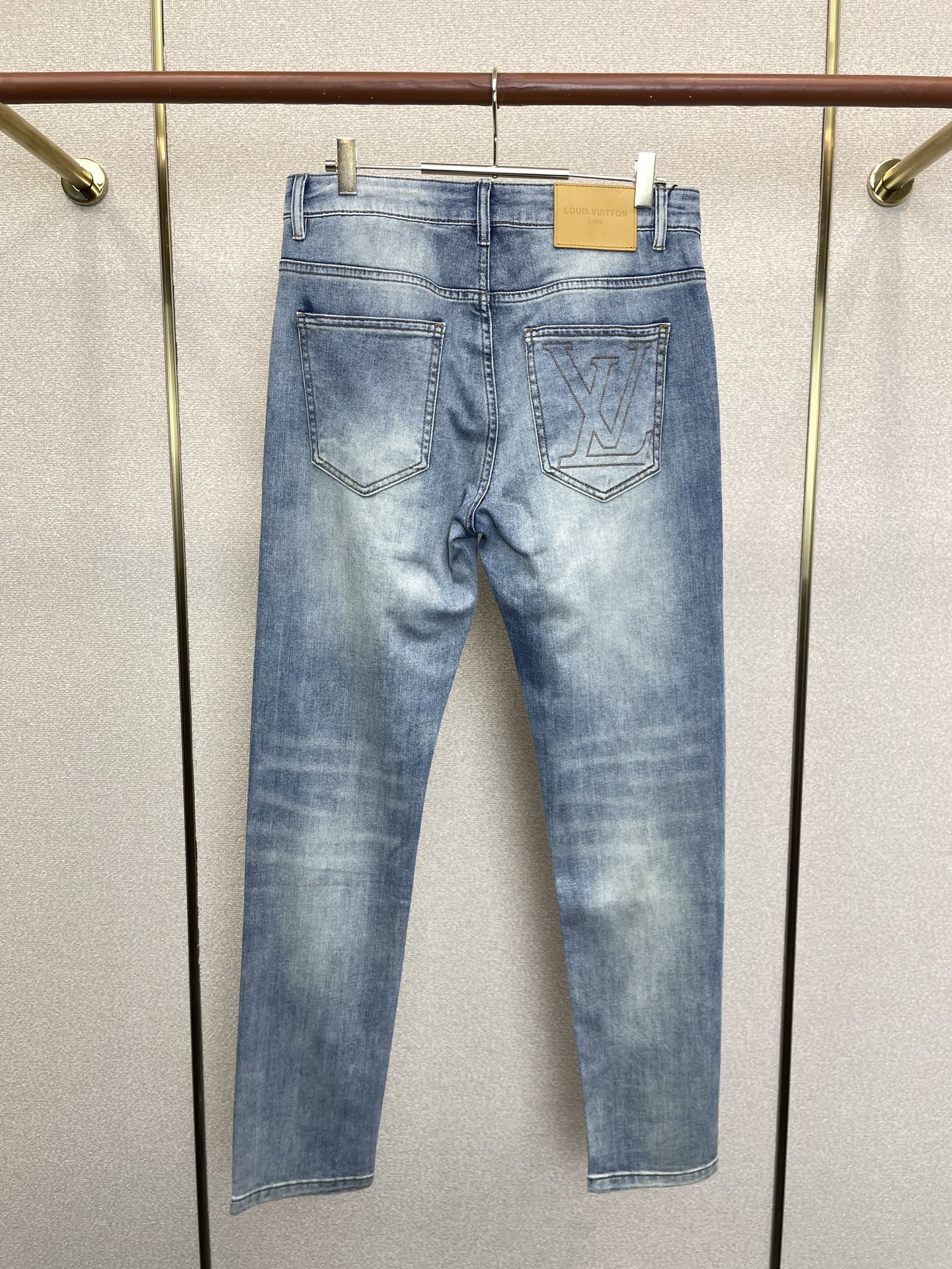Louis Vuitton路易威登💥独家专供新款休闲牛仔裤👖高端版本 专柜定制面料 透气舒适度高，细节无可挑剔，品牌元素