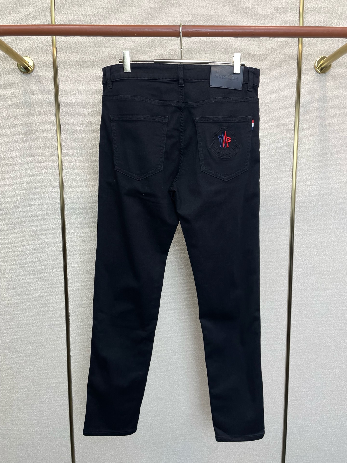 Moncler蒙口💥独家专供新款休闲牛仔裤👖高端版本 专柜定制面料 透气舒适度高，细节无可挑剔，品牌元素设计理念，体现高
