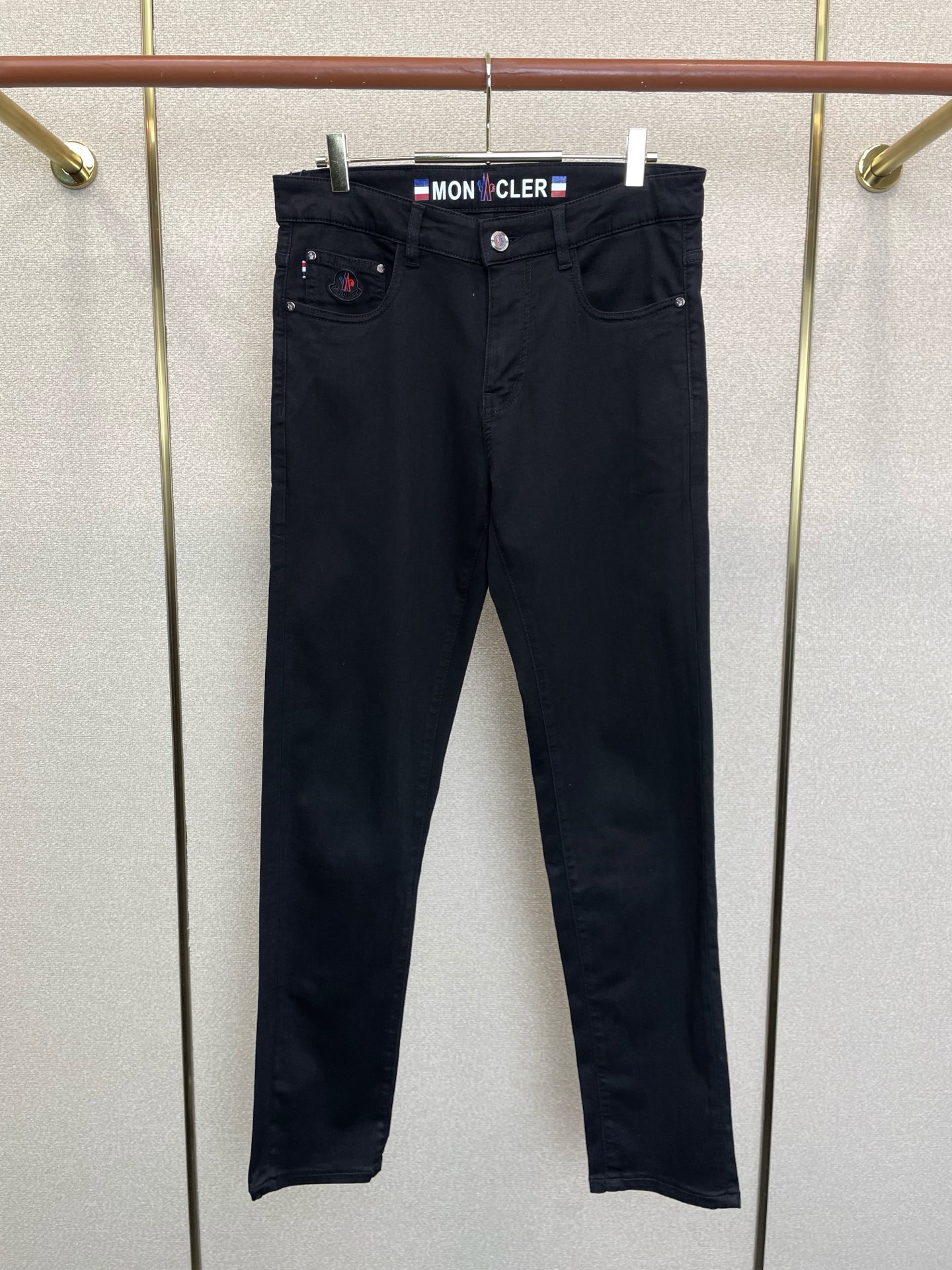 Moncler蒙口💥独家专供新款休闲牛仔裤👖高端版本 专柜定制面料 透气舒适度高，细节无可挑剔，品牌元素设计理念，体现高