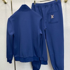 /套。Louis Vuitton路易威登💥独家专供新款专柜同款运动套装,高级感满满!细节精致高档,做工无可挑剔!进口面料 /套。Louis Vuitton路易威登💥独家专供新款专柜同款运动套装,高级感满满!细节精致高档,做工无可挑剔!进口面料