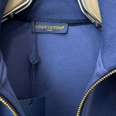 /套。Louis Vuitton路易威登💥独家专供新款专柜同款运动套装,高级感满满!细节精致高档,做工无可挑剔!进口面料 /套。Louis Vuitton路易威登💥独家专供新款专柜同款运动套装,高级感满满!细节精致高档,做工无可挑剔!进口面料