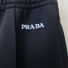 /套。Prada普拉达💥独家专供新款专柜同款运动套装,高级感满满!细节精致高档,做工无可挑剔!进口面料 立体精致细腻。原 /套。Prada普拉达💥独家专供新款专柜同款运动套装,高级感满满!细节精致高档,做工无可挑剔!进口面料 立体精致细腻。原