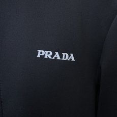 /套。Prada普拉达💥独家专供新款专柜同款运动套装,高级感满满!细节精致高档,做工无可挑剔!进口面料 立体精致细腻。原 /套。Prada普拉达💥独家专供新款专柜同款运动套装,高级感满满!细节精致高档,做工无可挑剔!进口面料 立体精致细腻。原
