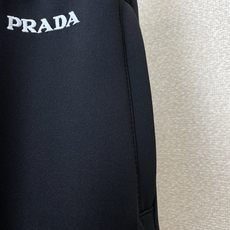 /套。Prada普拉达💥独家专供新款专柜同款运动套装,高级感满满!细节精致高档,做工无可挑剔!进口面料 立体精致细腻。原 /套。Prada普拉达💥独家专供新款专柜同款运动套装,高级感满满!细节精致高档,做工无可挑剔!进口面料 立体精致细腻。原