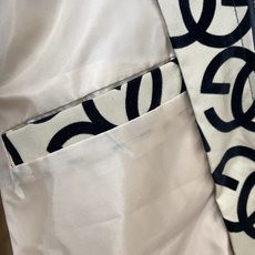 Dolce&Gabbana杜嘉班纳💥独家专供最新时尚连帽夹克。经典设计感与颜值爆棚的外套,品质更是无法挑剔品控可以直接入 Dolce&Gabbana杜嘉班纳💥独家专供最新时尚连帽夹克。经典设计感与颜值爆棚的外套,品质更是无法挑剔品控可以直接入