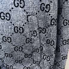Gucci古驰💥独家专供最新时尚连帽夹克。经典设计感与颜值爆棚的外套,品质更是无法挑剔品控可以直接入手,不容过错的高端臻 Gucci古驰💥独家专供最新时尚连帽夹克。经典设计感与颜值爆棚的外套,品质更是无法挑剔品控可以直接入手,不容过错的高端臻