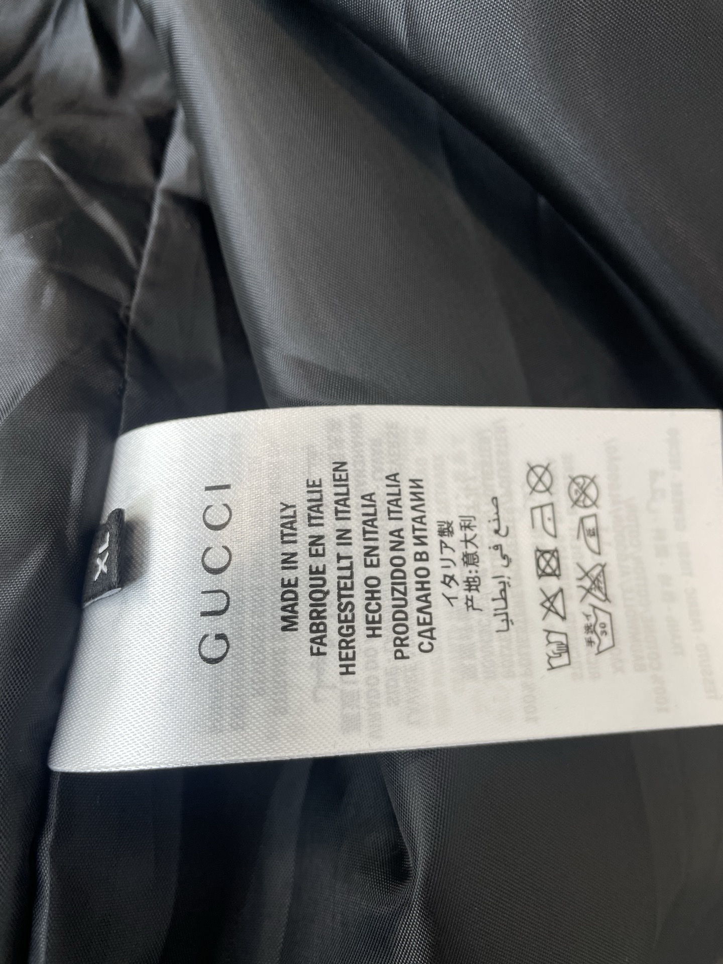 Gucci古驰💥独家专供最新时尚连帽夹克。经典设计感与颜值爆棚的外套,品质更是无法挑剔品控可以直接入手,不容过错的高端臻 Gucci古驰💥独家专供最新时尚连帽夹克。经典设计感与颜值爆棚的外套,品质更是无法挑剔品控可以直接入手,不容过错的高端臻