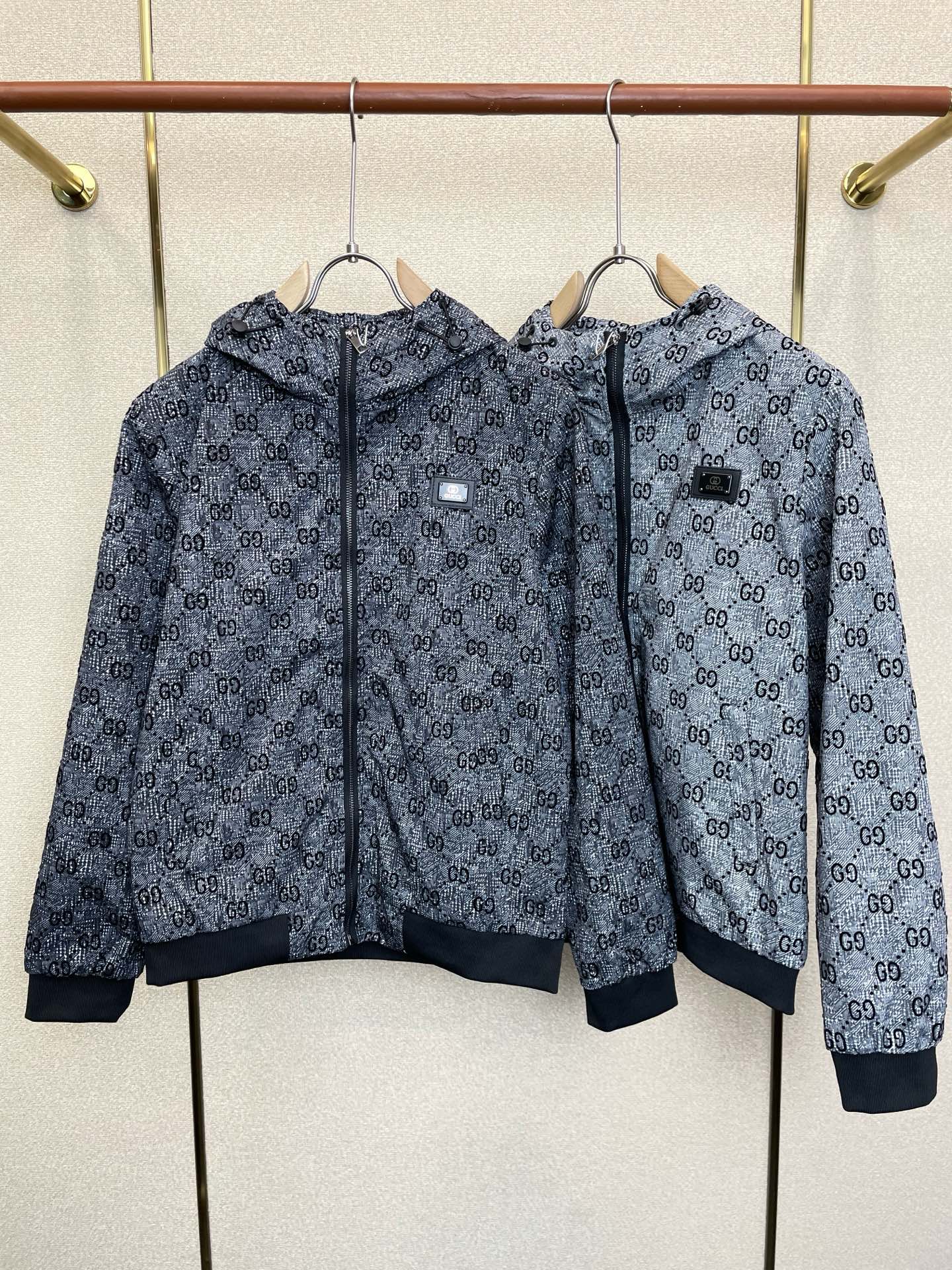 Gucci古驰💥独家专供最新时尚连帽夹克。经典设计感与颜值爆棚的外套，品质更是无法挑剔品控可以直接入手，不容过错的高端臻