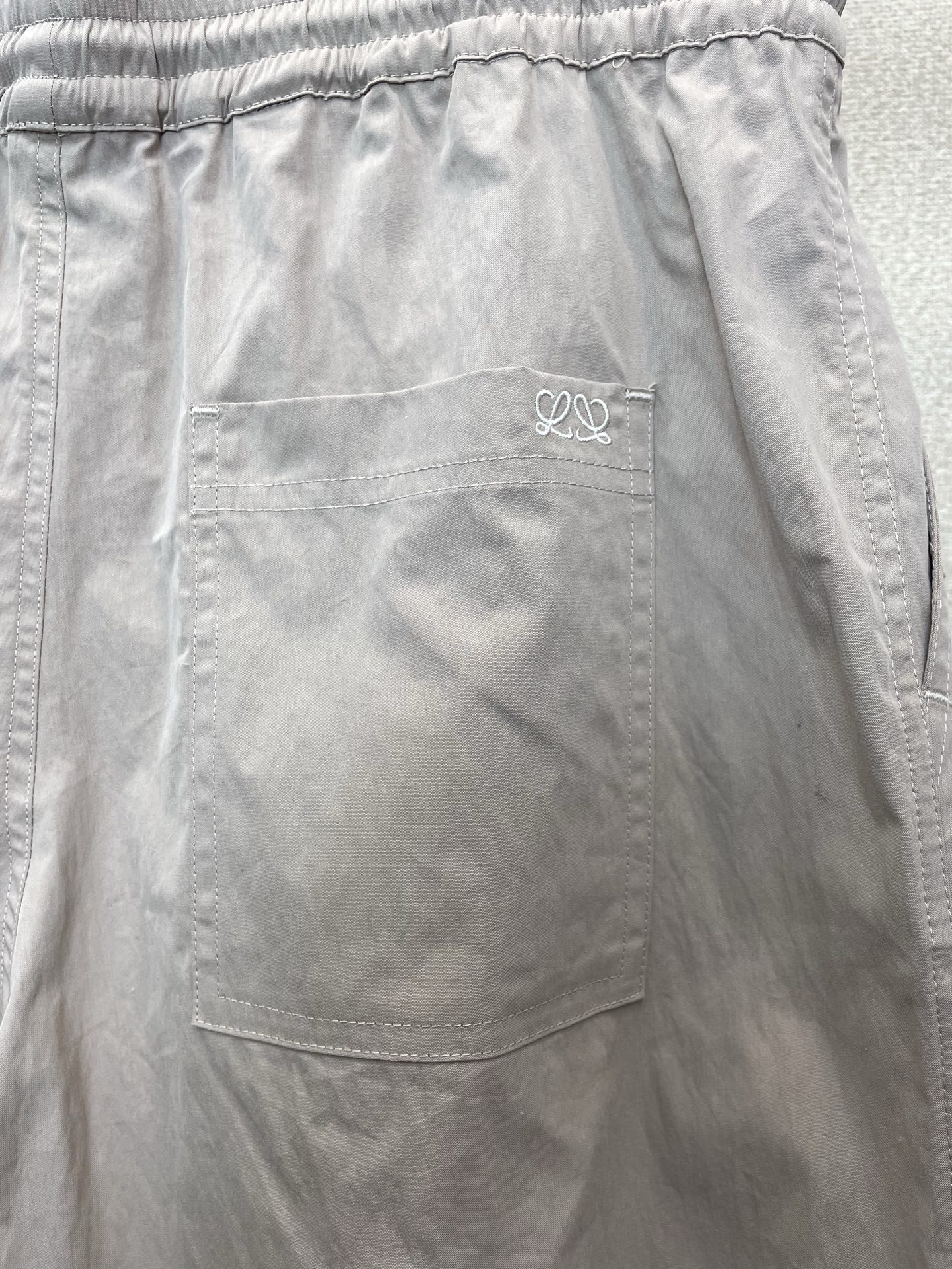 LOEWE罗意威💥独家专供新款休闲短裤 高端版本！专柜定制面料 透气舒适度高，细节无可挑剔，品牌元素设计理念，体现高品质