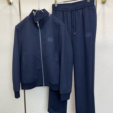 /套。Loro Piana-Loro Piana诺悠翩雅💥休闲运动套装,外贸公司订单 独家专供进口原版聚酯纤维面料,透气 /套。Loro Piana-Loro Piana诺悠翩雅💥休闲运动套装,外贸公司订单 独家专供进口原版聚酯纤维面料,透气