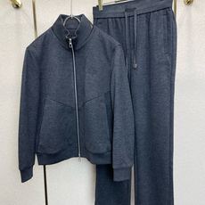 /套。Loro Piana-Loro Piana诺悠翩雅💥休闲运动套装,外贸公司订单 独家专供进口原版聚酯纤维面料,透气 /套。Loro Piana-Loro Piana诺悠翩雅💥休闲运动套装,外贸公司订单 独家专供进口原版聚酯纤维面料,透气