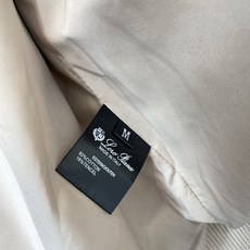 /套。Loro Piana-Loro Piana诺悠翩雅💥休闲运动套装,外贸公司订单 独家专供进口原版聚酯纤维面料,透气 /套。Loro Piana-Loro Piana诺悠翩雅💥休闲运动套装,外贸公司订单 独家专供进口原版聚酯纤维面料,透气